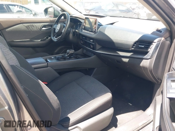 2023 Nissan Rogue SV z VIN 5N1BT3BA1PC838372, wystawiony jako IAAI lot #42257021 z przebiegiem 49 971 mil mil oraz . Historia ofert i sprzedaży dostępna na DreamBid. Obrazek 5.