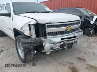2013 Chevrolet Silverado 1500 LT with VIN 3GCPKSE71DG300433, listed as a IAAI auction lot 41769366 with 210,857 mi miles. Bid and sale history available at carsss.com. Image 6.