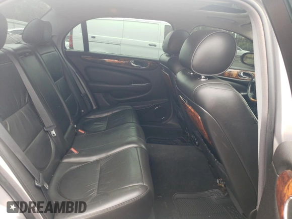 2005 Jaguar XJ Vanden Plas z VIN SAJWA82C15SG37427, wystawiony jako Copart lot #60749795 z przebiegiem 90 122 mil mil oraz Czysty tytuł • Clean title. Historia ofert i sprzedaży dostępna na DreamBid. Obrazek 10.