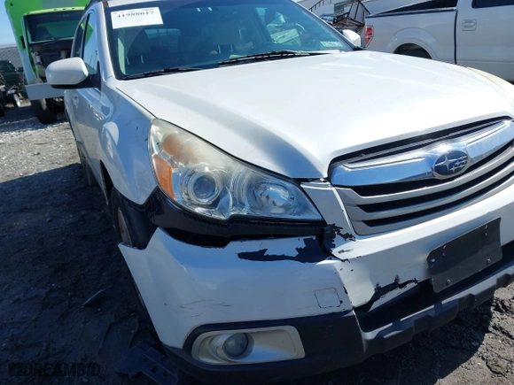 2011 Subaru Outback 2.5i Prem AWP/Pwr Moon with VIN 4S4BRBGC6B3420580, listed as a IAAI auction lot 41988017 with 172,934 mi miles. Bid and sale history available at carsss.com. Image 6.