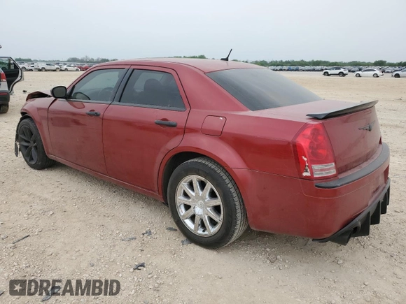 2008 Chrysler 300 C Hemi z VIN 2C3KA63HX8H281729, wystawiony jako Copart lot #51831955 z przebiegiem 217 551 mil mil oraz Szkoda całkowita • Salvage title. Historia ofert i sprzedaży dostępna na DreamBid. Obrazek 2.