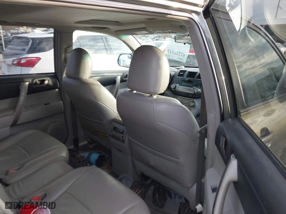 2010 Toyota Highlander SE with VIN 5TDJK3EH5AS031130, listed as a IAAI auction lot 41172229 with 186,511 mi miles. Bid and sale history available at carsss.com. Image 8.