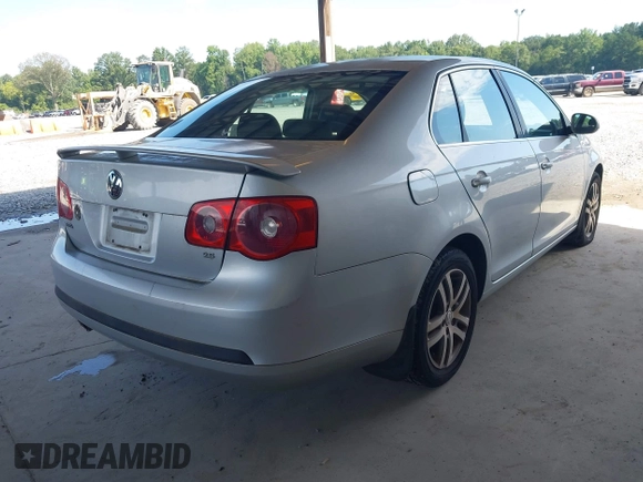 2005 Volkswagen Jetta 2.5 with VIN 3VWSG71K25M644310, listed as a IAAI auction lot 42697774 with 137,718 mi miles and . Bid and sale history available at DreamBid. Image 4.
