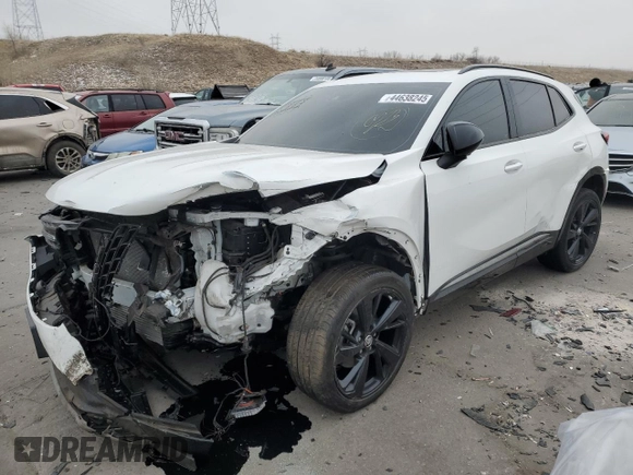 2022 Buick Envision Essence with VIN LRBFZPR4XND110227, listed as a Copart auction lot 44638245 with 30,492 mi miles and Salvage Title. Bid and sale history available at carsss.com. Image 1.