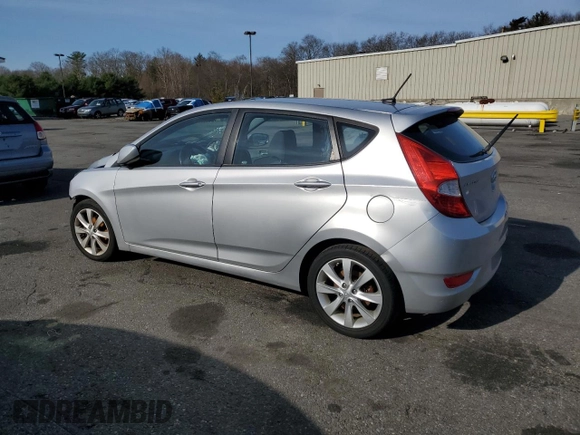2012 Hyundai Accent SE z VIN KMHCU5AE2CU010532, wystawiony jako Copart lot #49165705 z przebiegiem Nie podano mil oraz Szkoda całkowita • Salvage title. Historia ofert i sprzedaży dostępna na DreamBid. Obrazek 2.