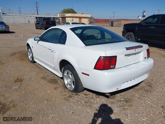2001 Ford Mustang Standard with VIN 1FAFP40471F137005, listed as a IAAI auction lot 40493197 with 203,547 mi miles. Bid and sale history available at carsss.com. Image 3.