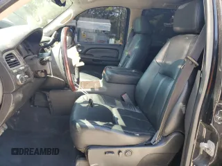 2008 GMC Sierra Denali z VIN 2GTEC638481135144, wystawiony jako Copart lot #70402884 z przebiegiem 211 510 mil mil oraz Czysty tytuł • Clean title. Historia ofert i sprzedaży dostępna na DreamBid. Obrazek 7.
