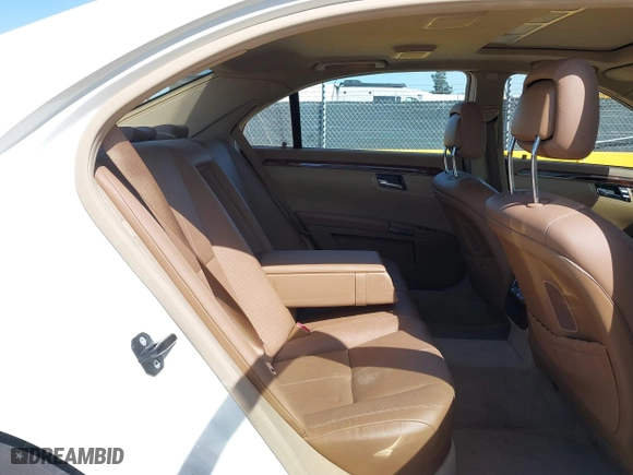 2009 Mercedes-Benz S-Class 5.5L V8 with VIN WDDNG86X29A242256, listed as a IAAI auction lot 42008977 with 195,004 mi miles. Bid and sale history available at carsss.com. Image 8.