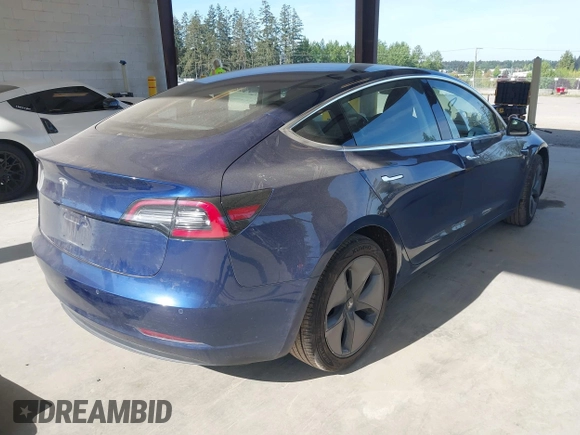 2018 Tesla Model 3 Long Range Battery z VIN 5YJ3E1EA6JF041970, wystawiony jako IAAI lot #42224514 z przebiegiem 79 744 mil mil oraz . Historia ofert i sprzedaży dostępna na DreamBid. Obrazek 4.