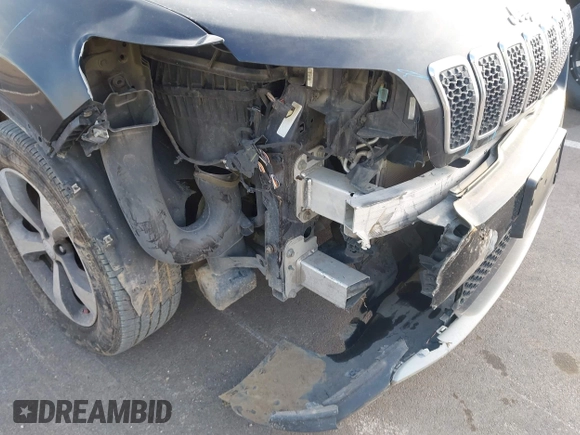 2019 Jeep Cherokee Limited with VIN 1C4PJMDXXKD245877, listed as a IAAI auction lot 41984332 with 103,300 mi miles and . Bid and sale history available at carsss.com. Image 6.