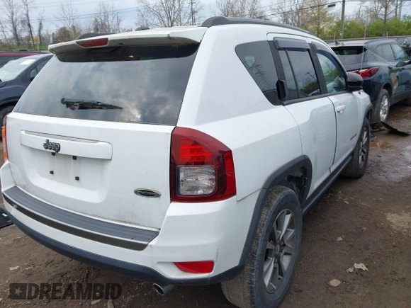2016 Jeep Compass Sport z VIN 1C4NJCBA6GD775075, wystawiony jako IAAI lot #41995338 z przebiegiem 105 000 mil mil oraz . Historia ofert i sprzedaży dostępna na DreamBid. Obrazek 4.