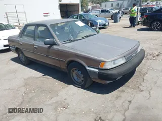 1987 Toyota Camry z VIN JT2SV21E7H3126696, wystawiony jako IAAI lot #42502995 z przebiegiem 251 655 mil mil oraz . Historia ofert i sprzedaży dostępna na DreamBid. Obrazek 1.