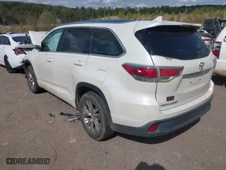 2014 Toyota Highlander XLE with VIN 5TDKKRFH7ES028046, listed as a IAAI auction lot 41792653 with 1 mi miles. Bid and sale history available at carsss.com. Image 3.