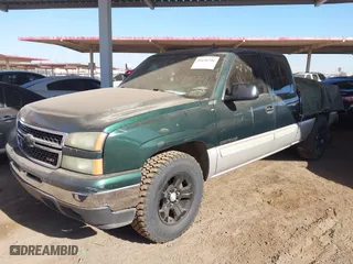 2006 Chevrolet Silverado 1500 LT1 with VIN 1GCEC19Z86Z244066, listed as a IAAI auction lot 41636746 with 276,194 mi miles. Bid and sale history available at carsss.com. Image 2.