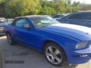 2006 Ford Mustang GT Deluxe z VIN 1ZVHT85H865217375, wystawiony jako IAAI lot #42770588 z przebiegiem Nie podano mil oraz . Historia ofert i sprzedaży dostępna na DreamBid. Obrazek 13.