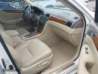 2005 Lexus ES 330 with VIN JTHBA30G055084186, listed as a IAAI auction lot 42064508 with 154,736 mi miles. Bid and sale history available at carsss.com. Image 5.