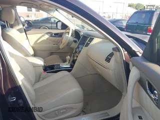 2016 Infiniti QX70 z VIN JN8CS1MW6GM750425, wystawiony jako IAAI lot #42259340 z przebiegiem 79 350 mil mil oraz . Historia ofert i sprzedaży dostępna na DreamBid. Obrazek 5.