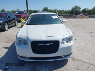 2018 Chrysler 300 Touring z VIN 2C3CCAAG9JH262459, wystawiony jako IAAI lot #42063815 z przebiegiem 135 472 mil mil oraz . Historia ofert i sprzedaży dostępna na DreamBid. Obrazek 12.