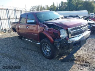 2008 Chevrolet Silverado 1500 LT w/1LT with VIN 2GCEK13J181246470, listed as a IAAI auction lot 40390209 with 195,631 mi miles. Bid and sale history available at carsss.com. Image 1.