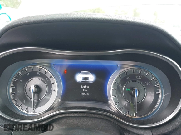 2019 Chrysler 300 Limited z VIN 2C3CCAEG9KH698188, wystawiony jako IAAI lot #42190234 z przebiegiem 62 817 mil mil oraz . Historia ofert i sprzedaży dostępna na DreamBid. Obrazek 7.