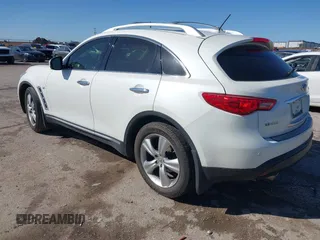 2017 Infiniti QX70 z VIN JN8CS1MU0HM143050, wystawiony jako IAAI lot #41712100 z przebiegiem 123 907 mil mil oraz . Historia ofert i sprzedaży dostępna na DreamBid. Obrazek 3.