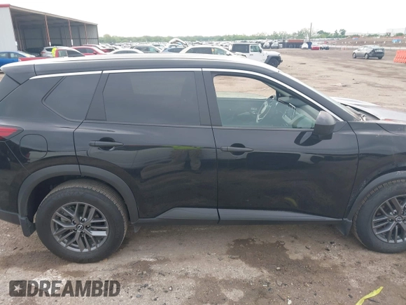 2024 Nissan Rogue S z VIN 5N1BT3AA7RC728592, wystawiony jako IAAI lot #42117877 z przebiegiem 25 299 mil mil oraz . Historia ofert i sprzedaży dostępna na DreamBid. Obrazek 14.