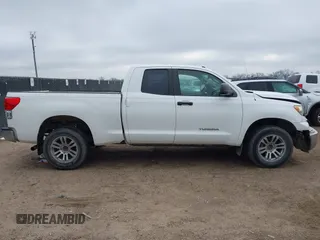 2013 Toyota Tundra z VIN 5TFRM5F16DX053095, wystawiony jako IAAI lot #41481305 z przebiegiem 226 696 mil mil oraz . Historia ofert i sprzedaży dostępna na DreamBid. Obrazek 13.
