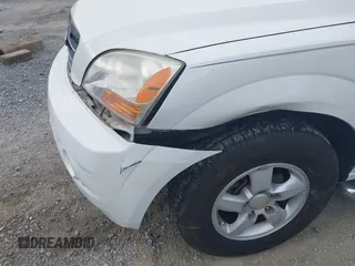 2008 Kia Sorento LX z VIN KNDJC735085785971, wystawiony jako IAAI lot #42092094 z przebiegiem 97 823 mil mil oraz . Historia ofert i sprzedaży dostępna na DreamBid. Obrazek 6.
