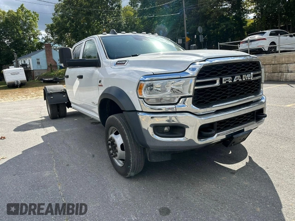 2019 Ram 5500 Tradesman z VIN 3C7WRNFL3KG591571, wystawiony jako Copart lot #74777324 z przebiegiem 157 912 mil mil oraz Czysty tytuł • Clean title. Historia ofert i sprzedaży dostępna na DreamBid. Obrazek 4.