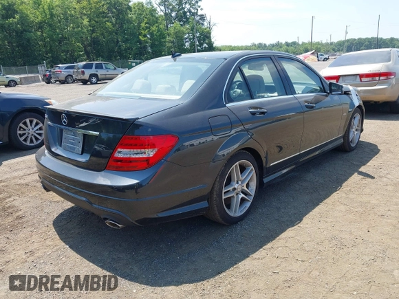 2012 Mercedes-Benz C 350 Sport с VIN WDDGF5HB0CR196754, выставлен на аукционе IAAI как лот 42581471 с пробегом 86 265 миль миль и . История ставок и продаж доступна на DreamBid. Изображение 4.