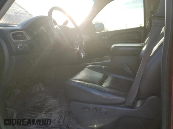 2013 GMC Sierra 1500 Denali z VIN 3GTP2XE27DG293506, wystawiony jako Copart lot #84682194 z przebiegiem 312 025 mil mil oraz Czysty tytuł • Clean title. Historia ofert i sprzedaży dostępna na DreamBid. Obrazek 7.