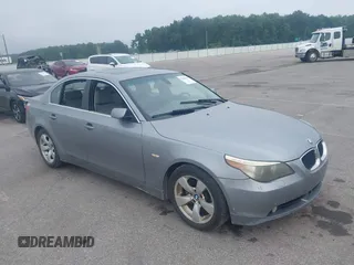 2005 BMW 5 Series 530i z VIN WBANA73515CR59316, wystawiony jako IAAI lot #42529569 z przebiegiem 307 845 mil mil oraz . Historia ofert i sprzedaży dostępna na DreamBid. Obrazek 1.