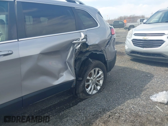 2019 Jeep Cherokee Latitude with VIN 1C4PJMCB4KD239465, listed as a IAAI auction lot 41849483 with 81,229 mi miles. Bid and sale history available at carsss.com. Image 6.