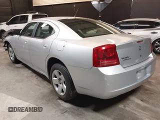 2008 Dodge Charger z VIN 2B3KA43RX8H326355, wystawiony jako IAAI lot #42310534 z przebiegiem 103 342 mil mil oraz . Historia ofert i sprzedaży dostępna na DreamBid. Obrazek 3.