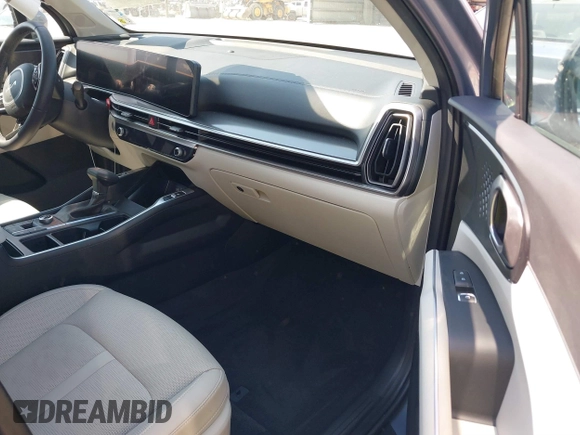 2025 Kia Sorento EX z VIN 5XYRH4JF9SG325771, wystawiony jako IAAI lot #41750566 z przebiegiem 2 834 mil mil oraz . Historia ofert i sprzedaży dostępna na DreamBid. Obrazek 5.