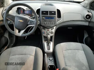2016 Chevrolet Sonic LS z VIN 1G1JA5SH1G4103182, wystawiony jako Copart lot #59205495 z przebiegiem 107 537 mil mil oraz Szkoda całkowita • Salvage title. Historia ofert i sprzedaży dostępna na DreamBid. Obrazek 8.