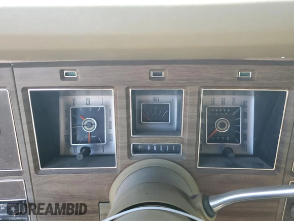 1974 Lincoln Continental with VIN 4Y89A889444, listed as a Copart auction lot 63290635 with 4,439 mi miles and Clean title. Bid and sale history available at DreamBid. Image 9.