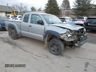 2015 Toyota Tacoma z VIN 5TFUX4EN5FX030586, wystawiony jako IAAI lot #41034603 z przebiegiem 153 923 mil mil oraz . Historia ofert i sprzedaży dostępna na DreamBid. Obrazek 1.