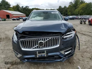 2023 Volvo XC90 Plus z VIN YV4H600N7P1982270, wystawiony jako Copart lot #71889094 z przebiegiem 9 077 mil mil oraz Szkoda całkowita • Salvage title. Historia ofert i sprzedaży dostępna na DreamBid. Obrazek 5.
