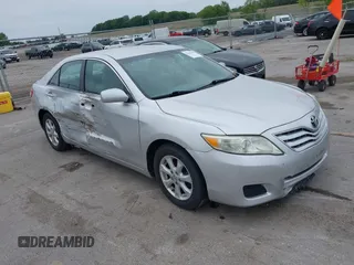 2011 Toyota Camry LE z VIN 4T4BF3EK0BR113558, wystawiony jako IAAI lot #42344298 z przebiegiem 147 911 mil mil oraz . Historia ofert i sprzedaży dostępna na DreamBid. Obrazek 1.