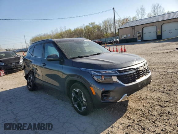 2024 Kia Seltos EX z VIN KNDERCAA4R7621296, wystawiony jako Copart lot #53331945 z przebiegiem 16 195 mil mil oraz Szkoda całkowita • Salvage title. Historia ofert i sprzedaży dostępna na DreamBid. Obrazek 4.