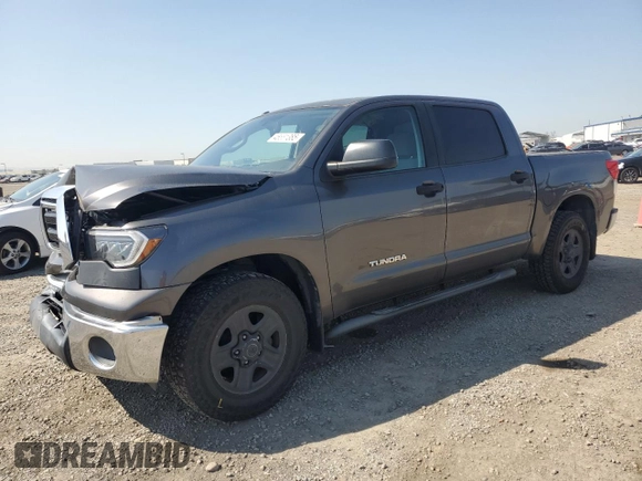 2013 Toyota Tundra z VIN 5TFEM5F18DX063156, wystawiony jako Copart lot #46681385 z przebiegiem 125 682 mil mil oraz Szkoda całkowita • Salvage title. Historia ofert i sprzedaży dostępna na DreamBid. Obrazek 1.