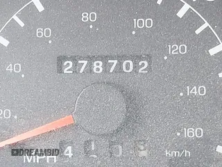 1999 Ford F-250 XL с VIN 1FTNX21F7XEB30659, выставлен на аукционе IAAI как лот 41776258 с пробегом 278 702 миль миль и . История ставок и продаж доступна на DreamBid. Изображение 16.