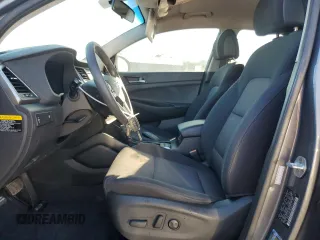 2017 Hyundai Tucson SE z VIN KM8J33A40HU293171, wystawiony jako Copart lot #48566155 z przebiegiem 23 366 mil mil oraz Szkoda całkowita • Salvage title. Historia ofert i sprzedaży dostępna na DreamBid. Obrazek 7.
