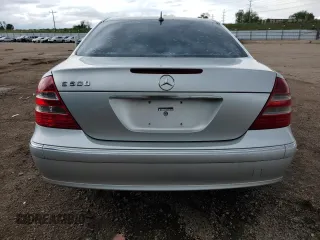 2005 Mercedes-Benz E 500 z VIN WDBUF83J85X167643, wystawiony jako Copart lot #58671375 z przebiegiem 195 835 mil mil oraz Nie do naprawy • Non repairable. Historia ofert i sprzedaży dostępna na DreamBid. Obrazek 6.