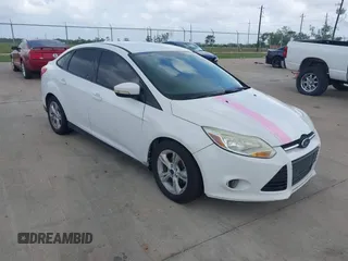 2014 Ford Focus SE with VIN 1FADP3F21EL446984, listed as a IAAI auction lot 42104270 with 98,655 mi miles. Bid and sale history available at carsss.com. Image 1.