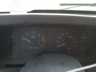 1993 Ford Mustang z VIN 1FACP44MXPF128112, wystawiony jako Copart lot #54756785 z przebiegiem 92 587 mil mil oraz Czysty tytuł • Clean title. Historia ofert i sprzedaży dostępna na DreamBid. Obrazek 9.