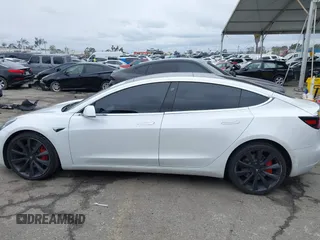 2020 Tesla Model 3 Performance z VIN 5YJ3E1EC4LF625109, wystawiony jako IAAI lot #41735149 z przebiegiem 95 010 mil mil oraz . Historia ofert i sprzedaży dostępna na DreamBid. Obrazek 15.