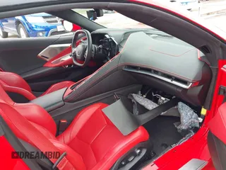2023 Chevrolet Corvette 2LT z VIN 1G1YB2D46P5111406, wystawiony jako IAAI lot #41084884 z przebiegiem 21 789 mil mil oraz . Historia ofert i sprzedaży dostępna na DreamBid. Obrazek 5.