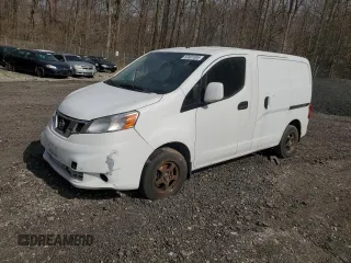 2015 Nissan NV200 S z VIN 3N6CM0KN8FK696261, wystawiony jako Copart lot #50001695 z przebiegiem Nie podano mil oraz Szkoda całkowita • Salvage title. Historia ofert i sprzedaży dostępna na DreamBid. Obrazek 1.
